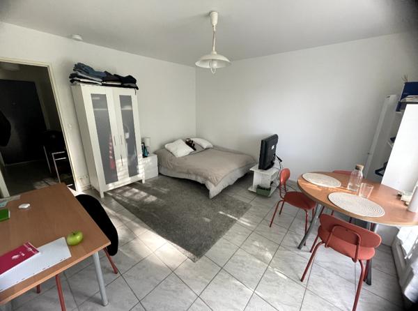 Studio Saint Cyr Sur Loire avec balcon et parking