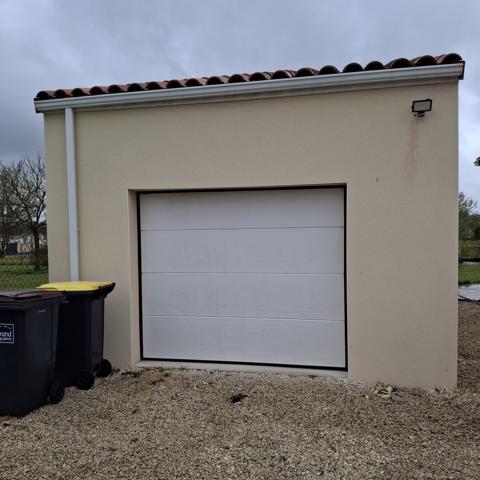 PLAIN PIED AVEC GARAGE NON ATTENANT A LA CAMPAGNE