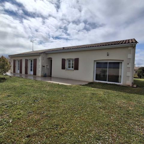 PLAIN PIED AVEC GARAGE NON ATTENANT A LA CAMPAGNE