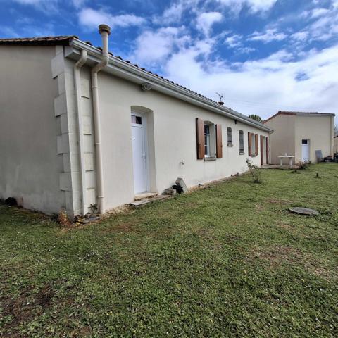 PLAIN PIED AVEC GARAGE NON ATTENANT A LA CAMPAGNE