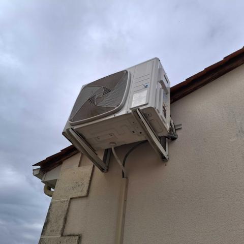 PLAIN PIED AVEC GARAGE NON ATTENANT A LA CAMPAGNE