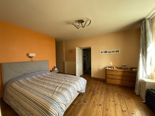 20KM gare TGV ANGOULEME : Ensemble immobilier charentais rénové avec maison principale, gîte et 6 000 m² de te