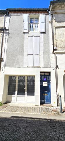 ANGOULEME CENTRE-VILLE - MAISON DE VILLE ENTIEREMENT RÉNOVÉE