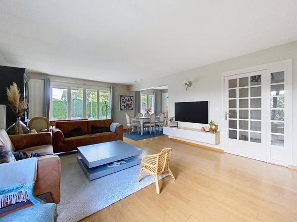 Villa individuelle semi plain pied 5 chambres, jardin, garage double LA CHAPELLE D ARMENTIERES