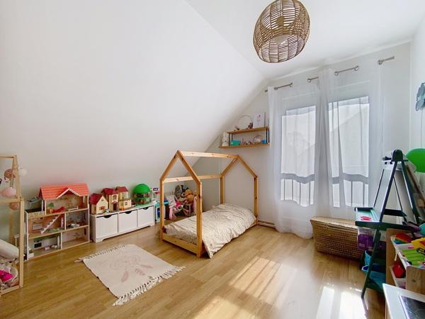 Villa individuelle semi plain pied 5 chambres, jardin, garage double LA CHAPELLE D ARMENTIERES