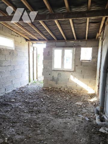 SAINT MARTIN DES BESACES : Maison mitoyenne