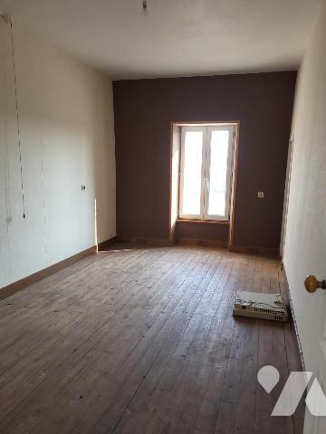 SAINT MARTIN DES BESACES : Maison mitoyenne