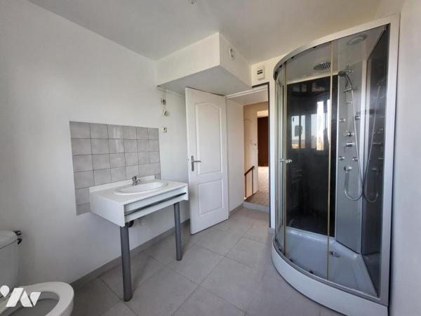 SAINT MARTIN DES BESACES : Maison mitoyenne