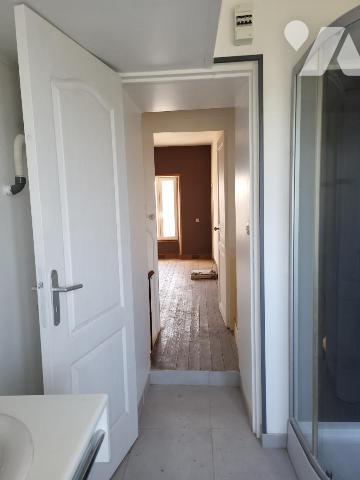 SAINT MARTIN DES BESACES : Maison mitoyenne