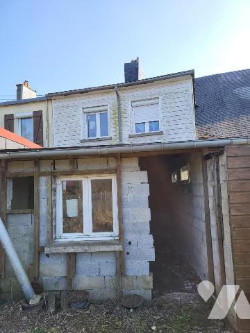 SAINT MARTIN DES BESACES : Maison mitoyenne