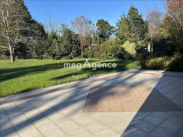 Maison à SAINT-SULPICE-DE-ROYAN, 17200 - 5 pièces 240m²