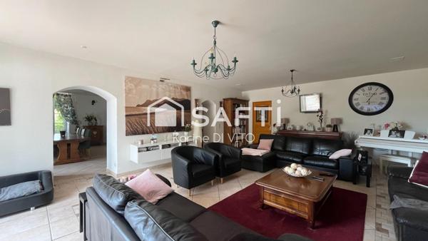 Domaine de 9300 m2 entièrement clôturé et arboré avec piscine