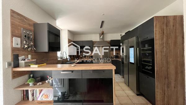 Domaine de 9300 m2 entièrement clôturé et arboré avec piscine