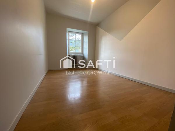 Safti-Nathalie Crowyn vous propose : Maison 5 pièces.