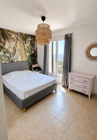 Maison mitoyenne 3P, terrasse, parking et Garage  dans Résidence sécurisée