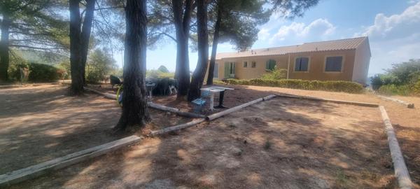 Maison mitoyenne 3P, terrasse, parking et Garage  dans Résidence sécurisée
