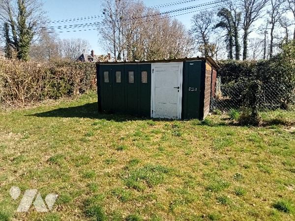 Une maison habitation briques silex très agréable avec étage, lumineuse, grand jardin.