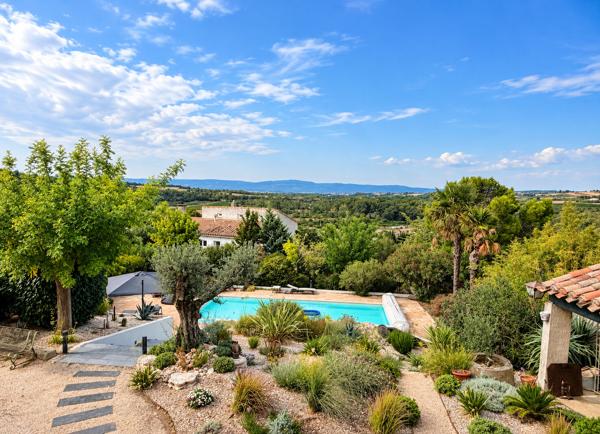 PREIXAN - 10 Mns Carcassonne - Maison 185 m² habitables avec piscine, garage et terrain clos de 2 900 m²