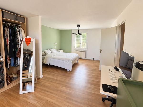 PREIXAN - 10 Mns Carcassonne - Maison 185 m² habitables avec piscine, garage et terrain clos de 2 900 m²