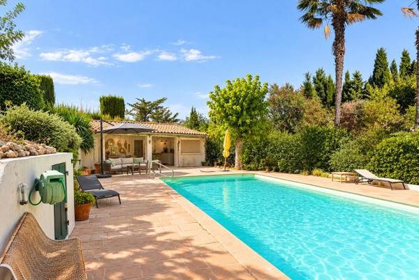 PREIXAN - 10 Mns Carcassonne - Maison 185 m² habitables avec piscine, garage et terrain clos de 2 900 m²
