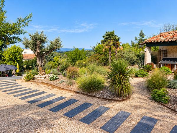 PREIXAN - 10 Mns Carcassonne - Maison 185 m² habitables avec piscine, garage et terrain clos de 2 900 m²