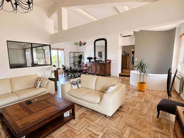 PREIXAN - 10 Mns Carcassonne - Maison 185 m² habitables avec piscine, garage et terrain clos de 2 900 m²