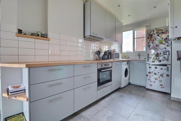 Vente                                                      Appartement
                        
                     3 pièces                      56 m2                     à Maisons-Alfort