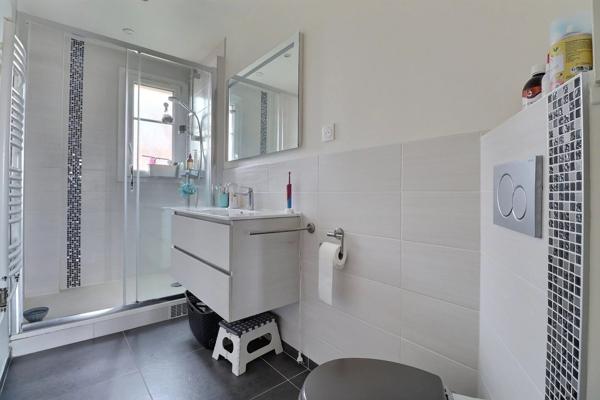 Vente                                                      Appartement
                        
                     3 pièces                      56 m2                     à Maisons-Alfort