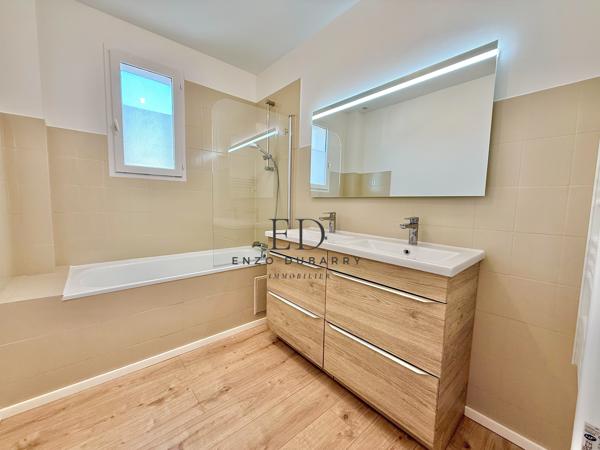 Maison
         4 pièces
        - 88 m²