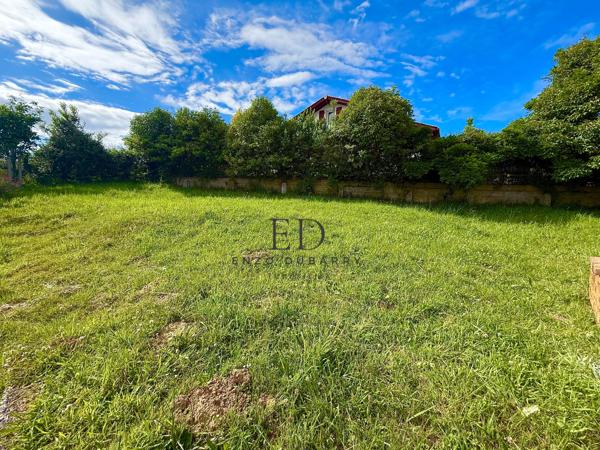 Maison
         4 pièces
        - 88 m²