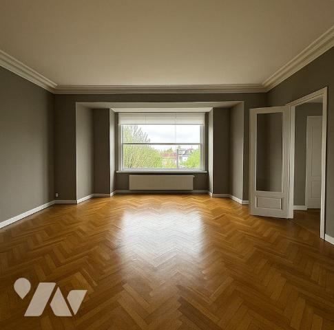 MAISON - VENTE - 
Maison individuelle en briques, présentant une architecture de caractère ave...