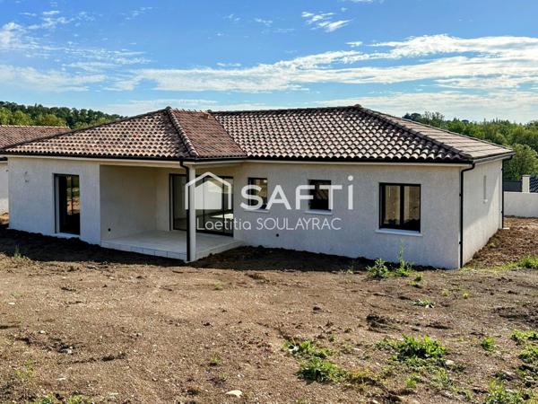 Villa 2024 de 110m² à Castres, avec garage et jardin.