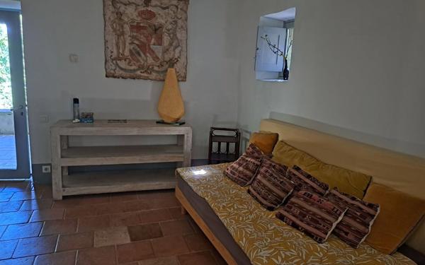 Maison à vendre    7 pièces •  Uzès