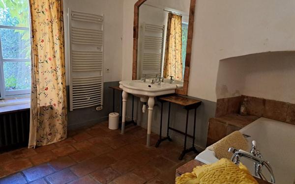 Maison à vendre    7 pièces •  Uzès