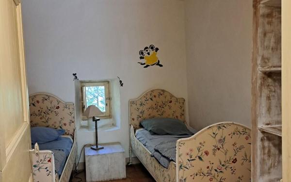 Maison à vendre    7 pièces •  Uzès