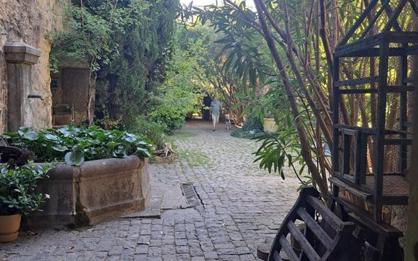 Maison à vendre    7 pièces •  Uzès