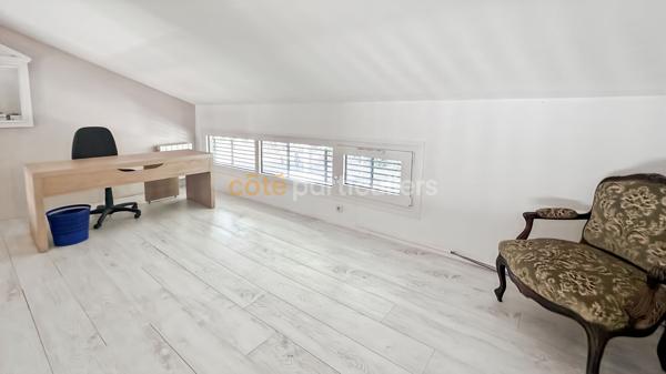 Vente
                Local commercial57,91 m² - 2 Pièces -
                    SANTENY (94440)