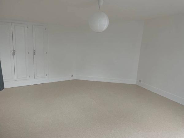 A LOUER - Maison en pierre de 5 chbres - 126 m²
