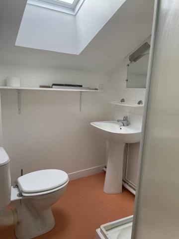 A LOUER - Maison en pierre de 5 chbres - 126 m²