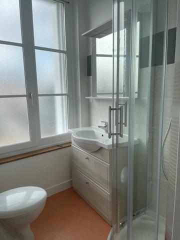 A LOUER - Maison en pierre de 5 chbres - 126 m²