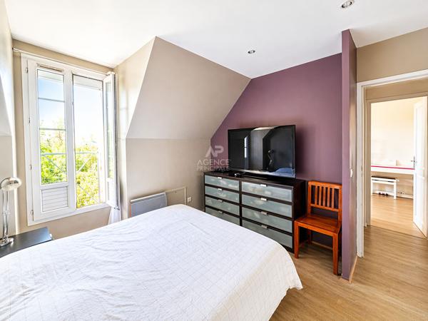 Maison Verneuil Sur Seine 6 pièce(s) 115 m2 525 000 € **  - Référence  1108