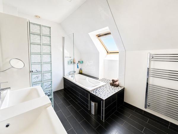 Maison Verneuil Sur Seine 6 pièce(s) 115 m2 525 000 € **  - Référence  1108