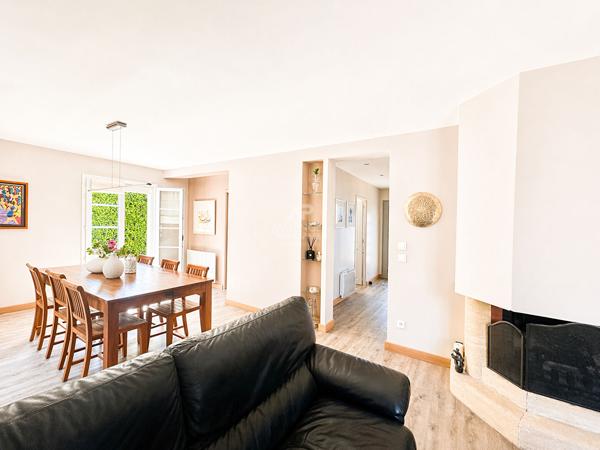 Maison Verneuil Sur Seine 6 pièce(s) 115 m2 525 000 € **  - Référence  1108
