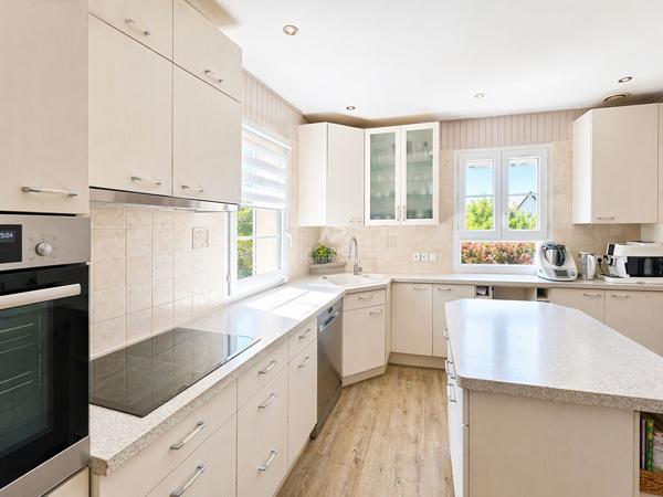 Maison Verneuil Sur Seine 6 pièce(s) 115 m2 525 000 € **  - Référence  1108