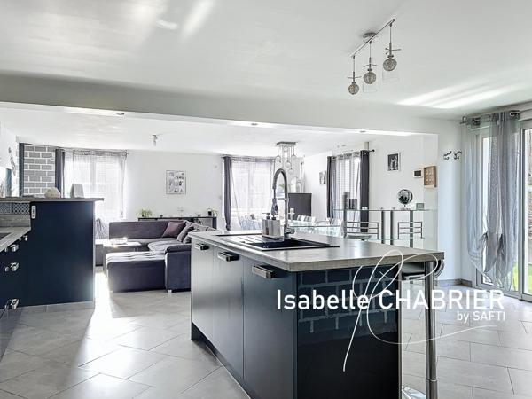 LEZIGNE CENTRE, MAISON AVEC 4 CHAMBRES