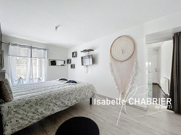 LEZIGNE CENTRE, MAISON AVEC 4 CHAMBRES