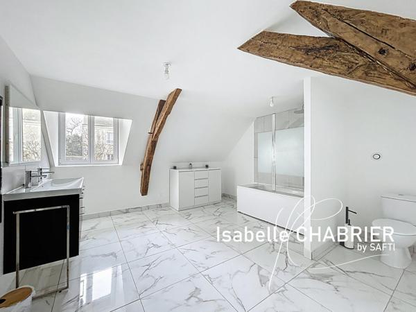 LEZIGNE CENTRE, MAISON AVEC 4 CHAMBRES