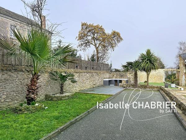 LEZIGNE CENTRE, MAISON AVEC 4 CHAMBRES