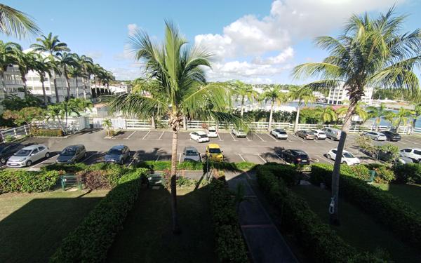 Appartement à louer    1 pièce •  Saint-François