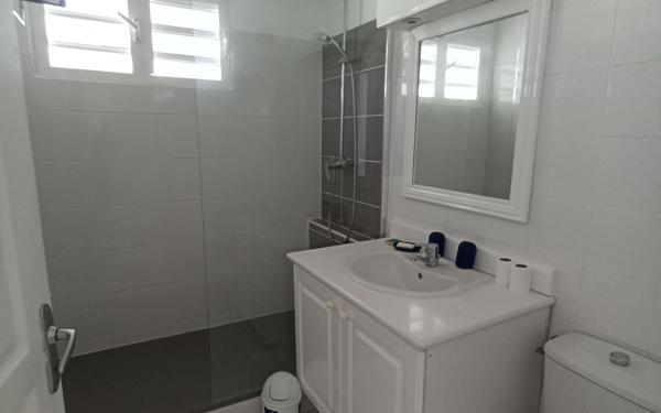 Appartement à louer    1 pièce •  Saint-François